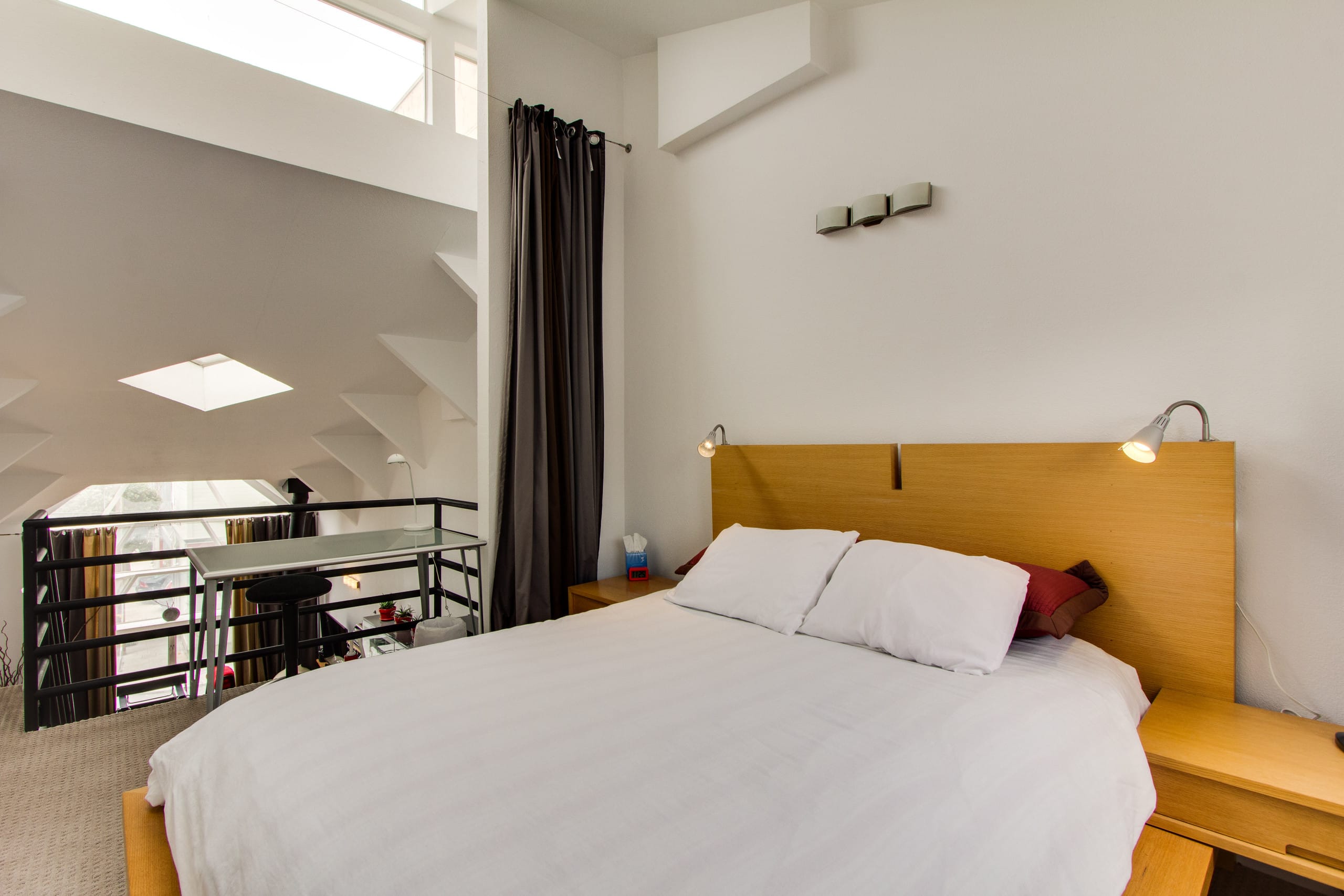Home in San Francisco · ★4.91 · 2 bedrooms · 2 beds · 1 bath - Image 27