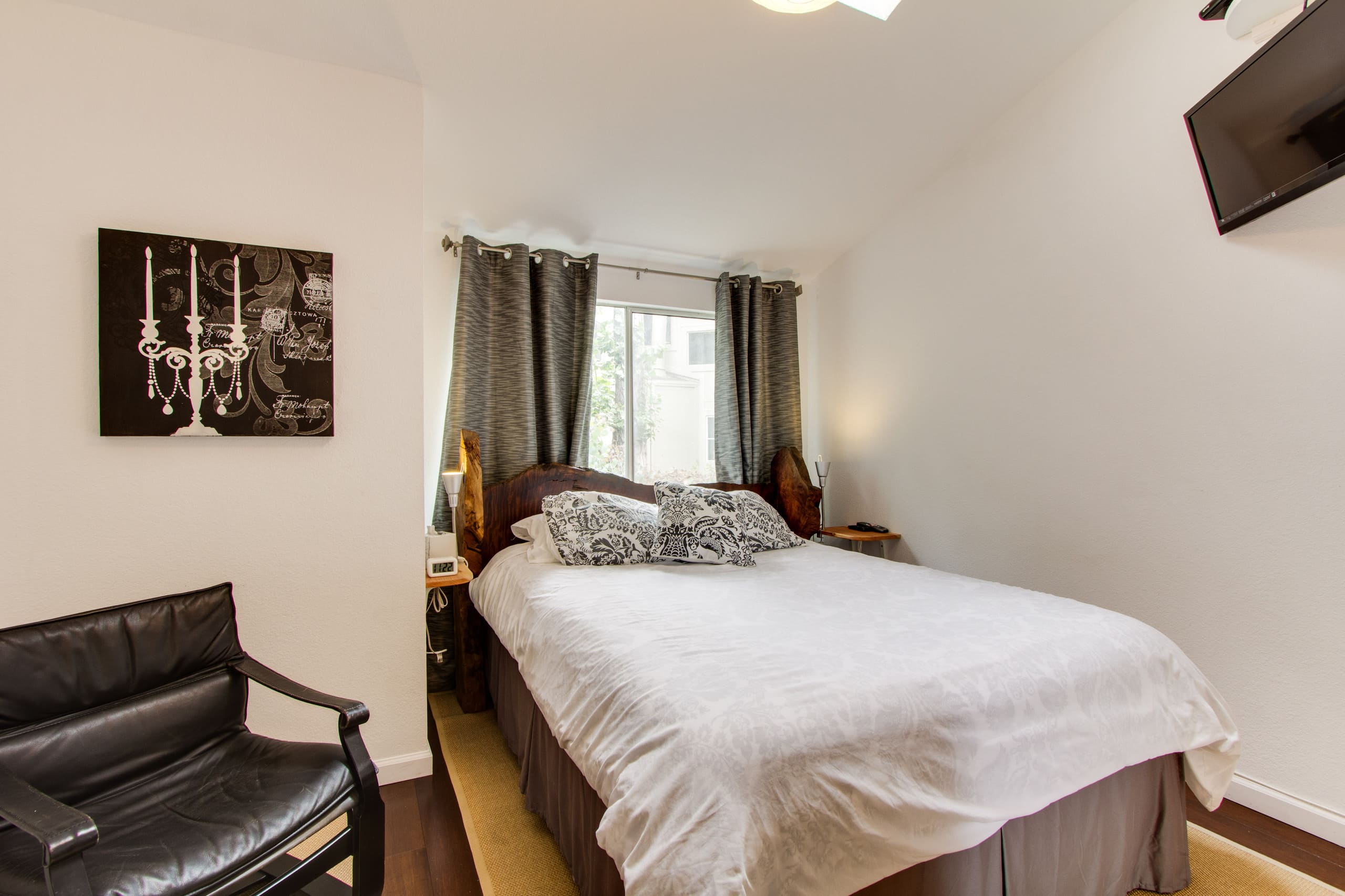 Home in San Francisco · ★4.91 · 2 bedrooms · 2 beds · 1 bath - Image 40
