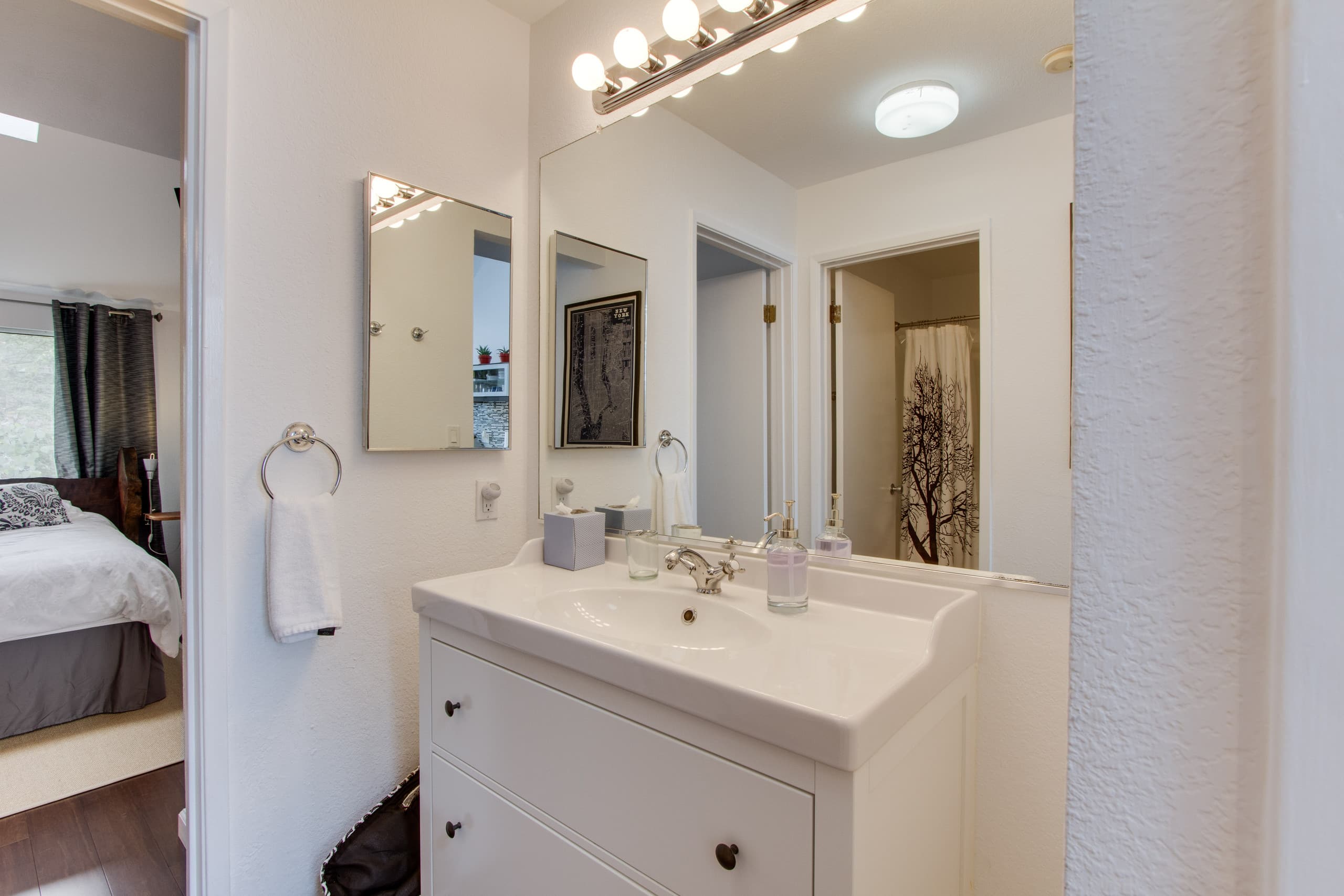 Home in San Francisco · ★4.91 · 2 bedrooms · 2 beds · 1 bath - Image 32