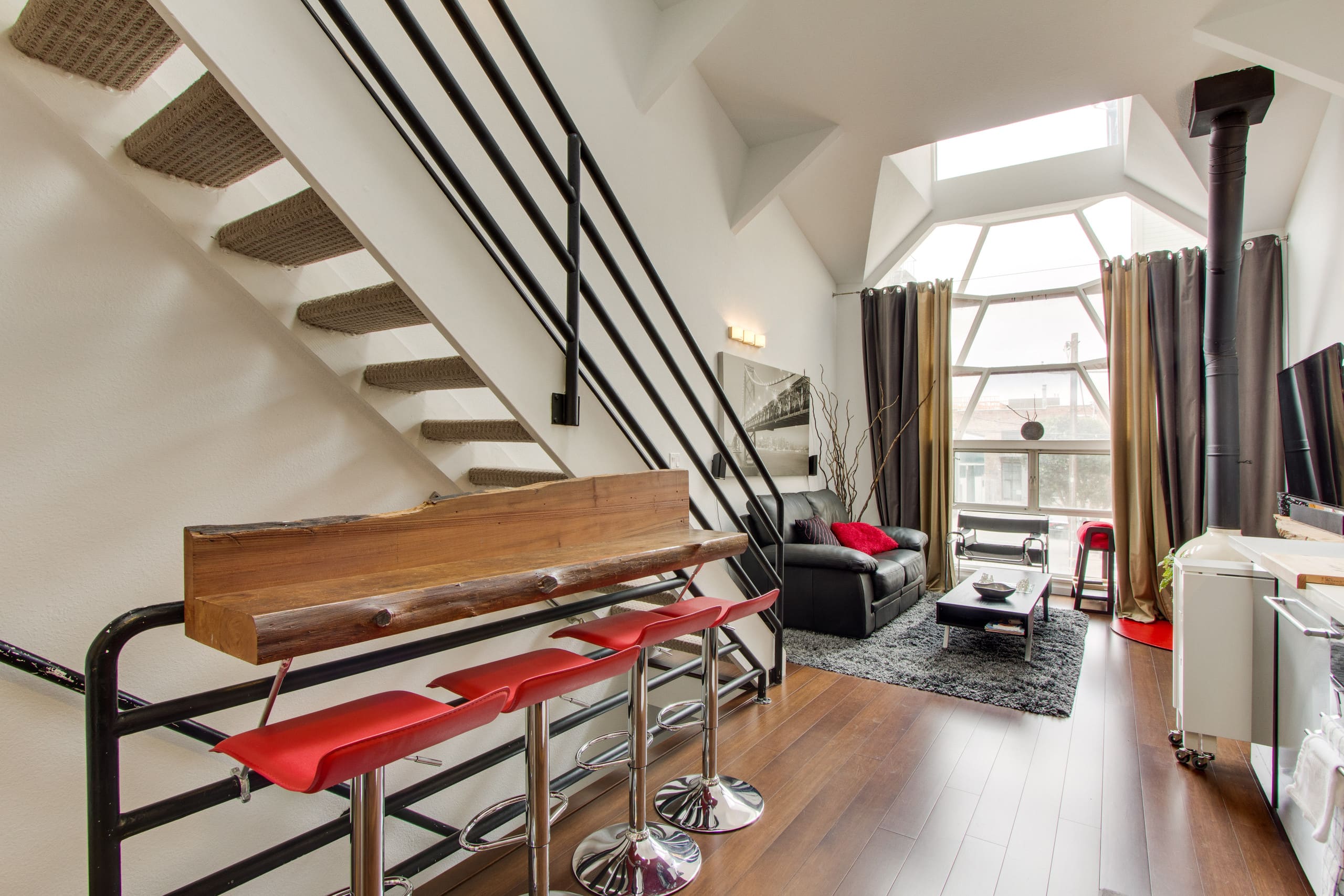 Home in San Francisco · ★4.91 · 2 bedrooms · 2 beds · 1 bath - Image 5