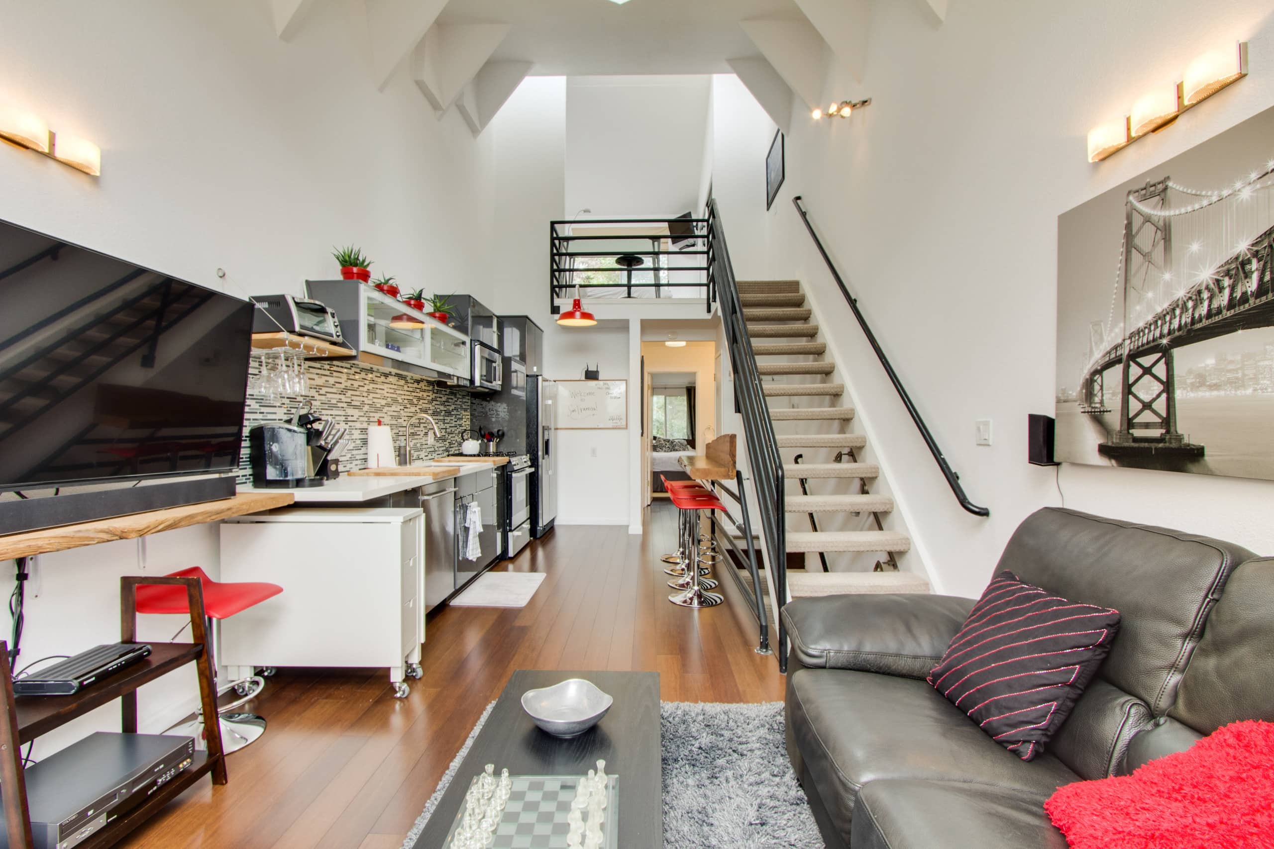 Home in San Francisco · ★4.91 · 2 bedrooms · 2 beds · 1 bath - Image 12