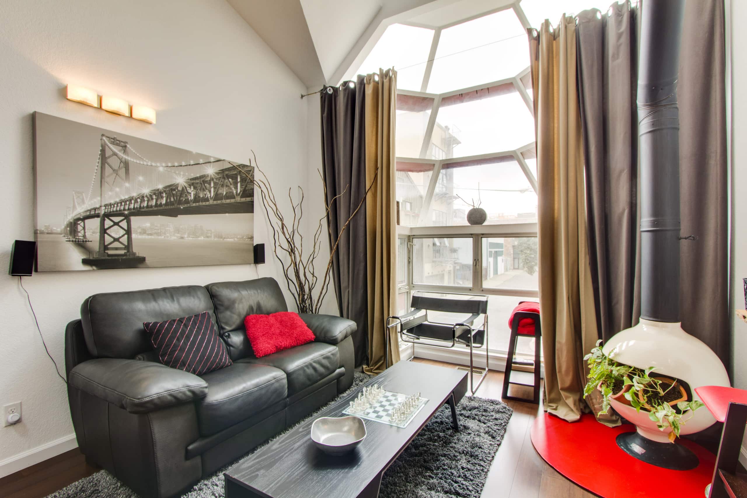 Home in San Francisco · ★4.91 · 2 bedrooms · 2 beds · 1 bath - Image 2