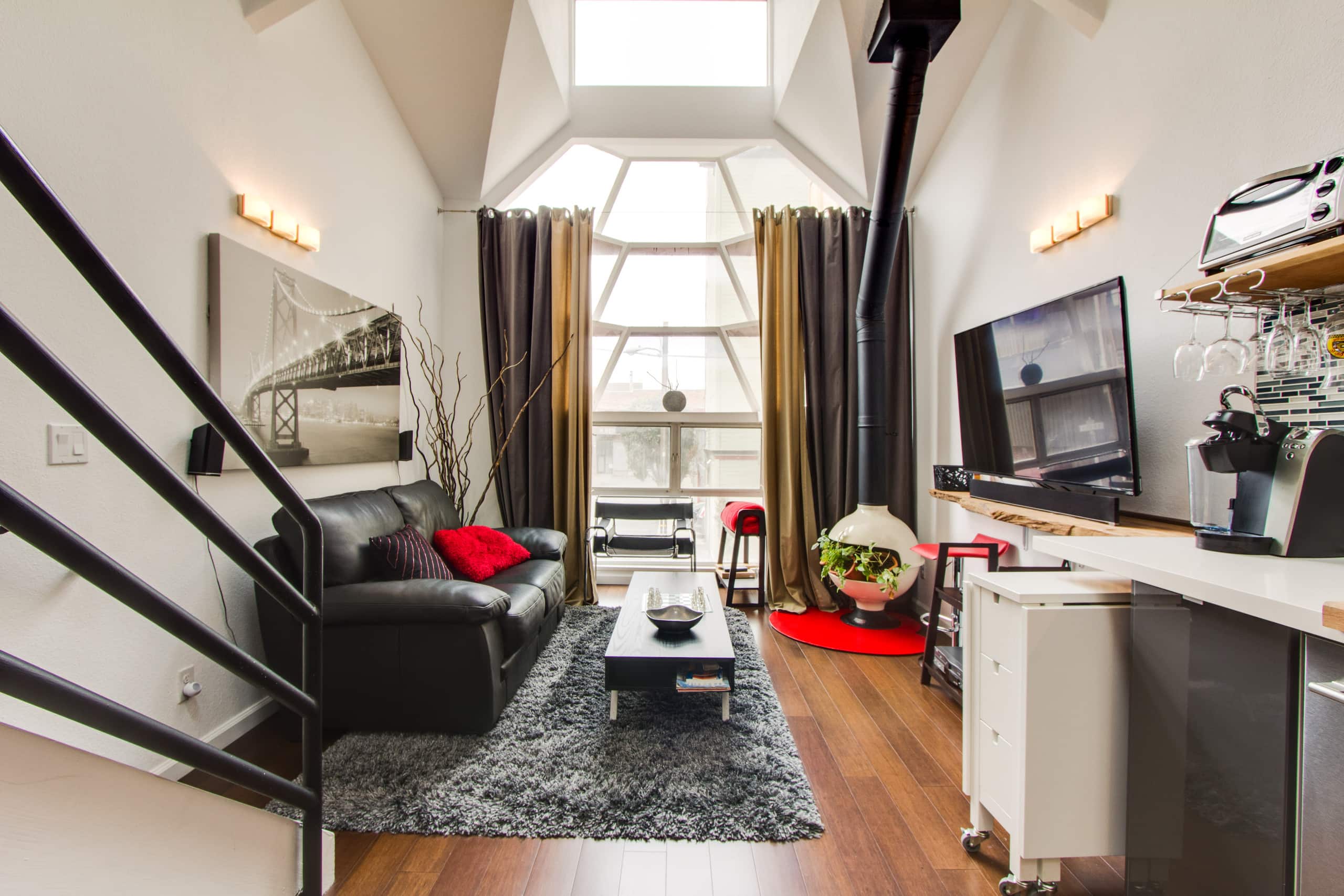 Home in San Francisco · ★4.91 · 2 bedrooms · 2 beds · 1 bath - Image 3