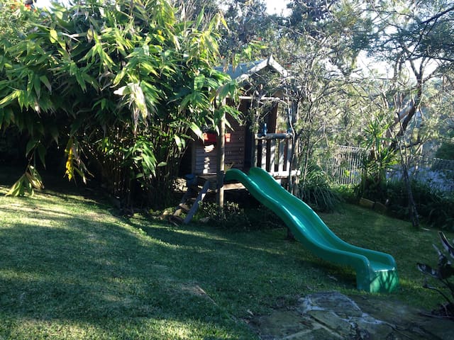 Peaceful Getaway❈ Beach 2.5km ❈ Lush kids backyard gallery image 3