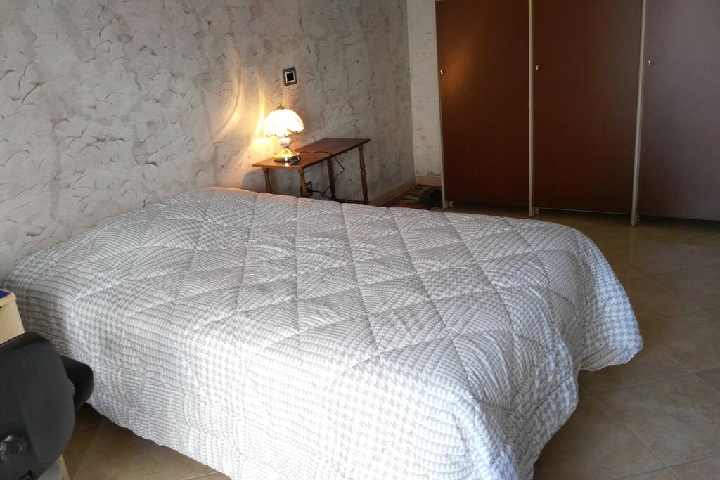 Camera da letto con balconcino (letto1)