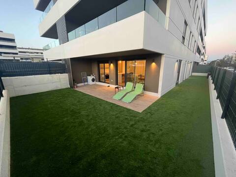 Modern low with garden