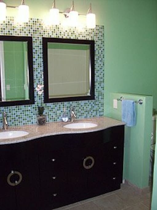 Private bathroom, 2 sinks and a shower/tub