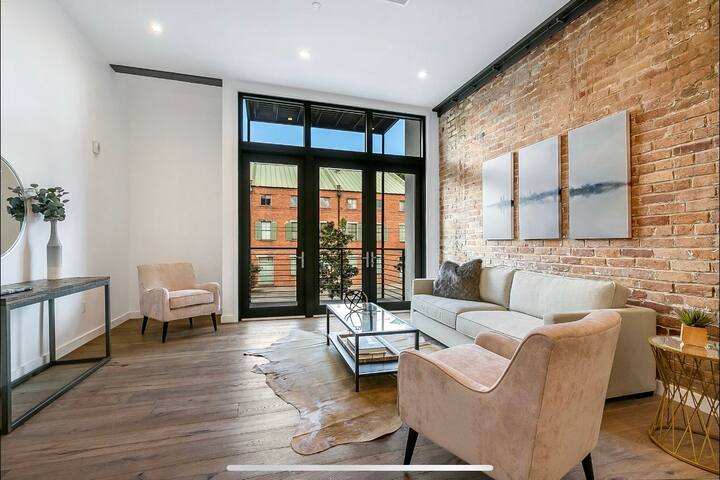 3-Story Luxury Residence- French Quarter-Unit 201