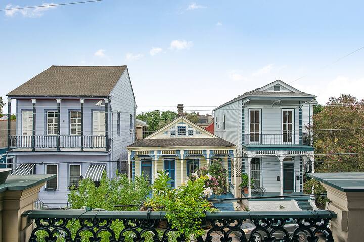 One-of-a-Kind 11BD Mansion | Walk to Quarter gallery image 2