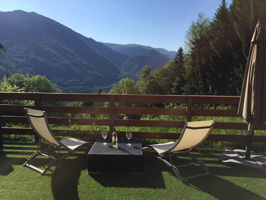 La terrasse pour un bain de soleil et une vue splendide !