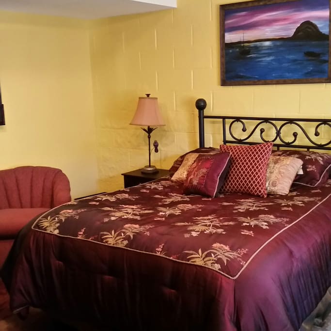 Queen Bedroom