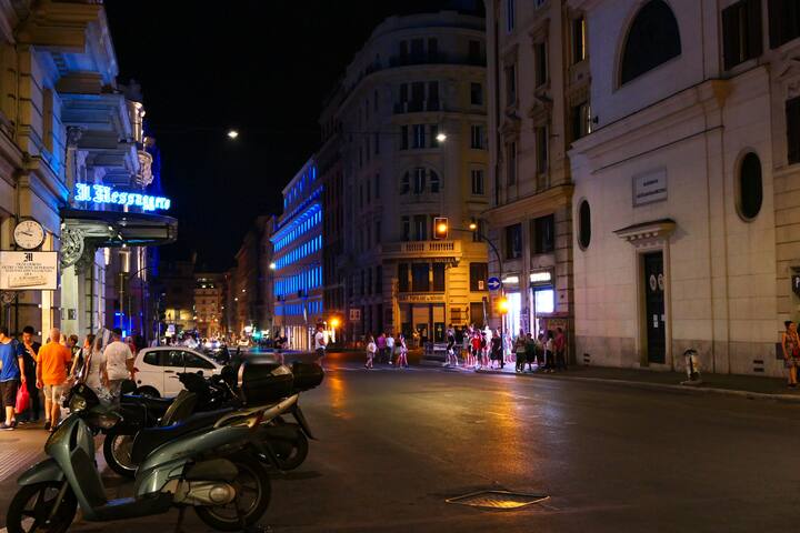 7p. – 3rd floor – In The Heart Of Rome gallery image 5