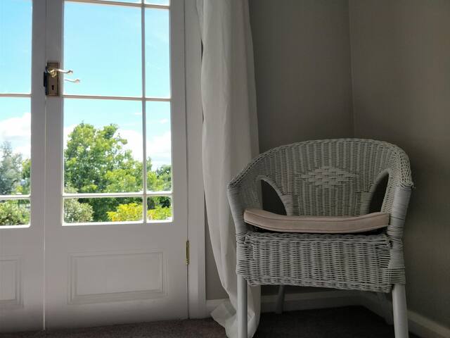 Calm 1 Bedroom w/ bath – 5 min from CBD and Gorge