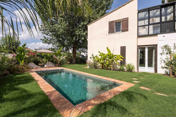 Beautiful air-conditioned house and heated pool