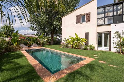 Beautiful air-conditioned house and heated pool