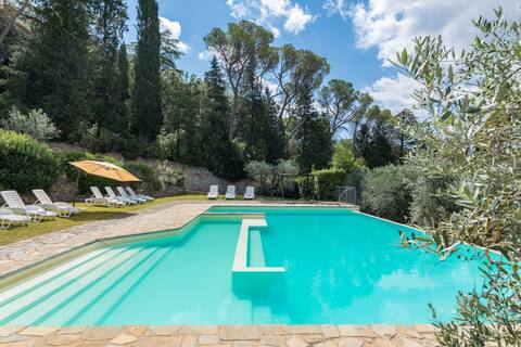 Relaxing holiday in Tuscany, 3 apts. and pool