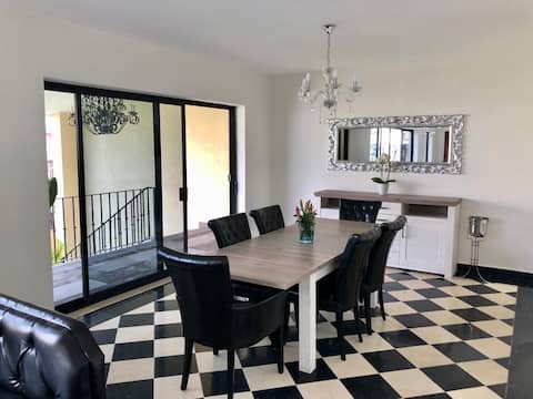 Spacious new house, swimming pool with jacuzzi and garden