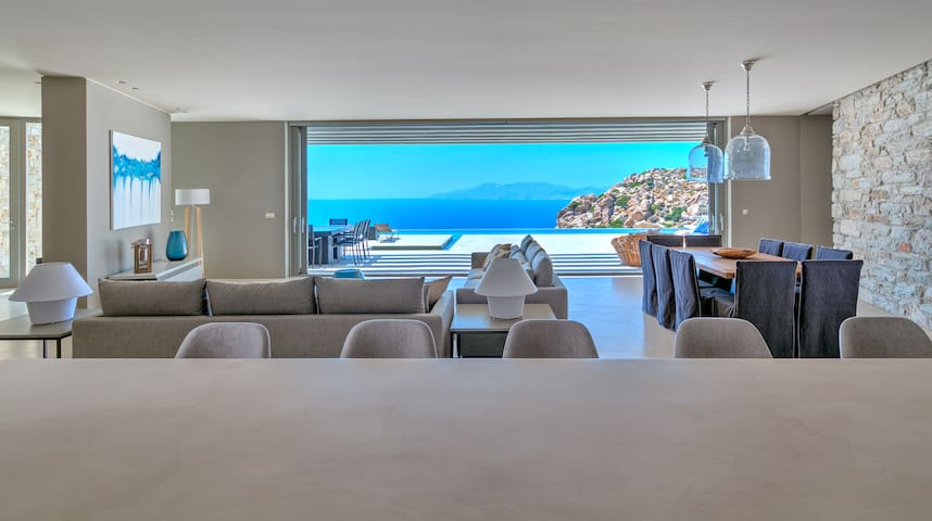 Two Br Luxury Peaceful Mylo Villa w/ Living Room