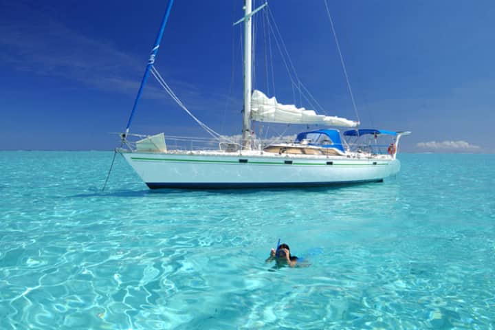 Mini Sailing Huahine Lagoon Cruise