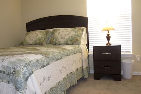 Queen-Size, Personal Bath, Quiet & Comfortable