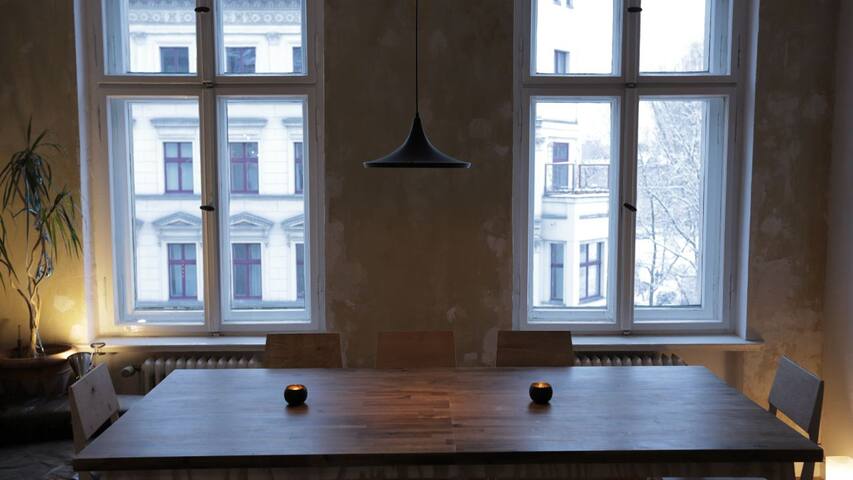 Great Bright Central Place Piano, Cinema & Balcony gallery image 4