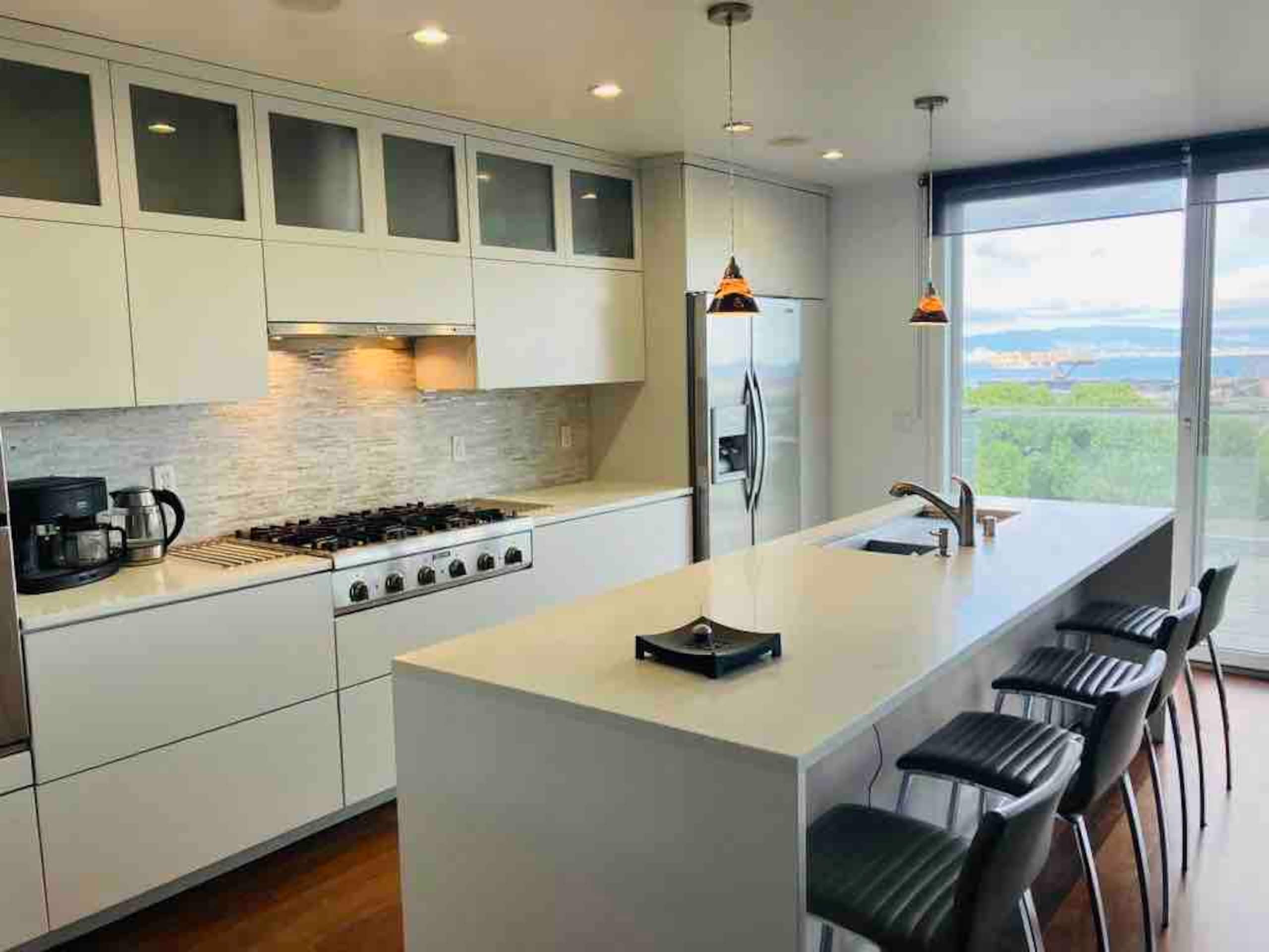 Home in San Francisco · ★4.82 · 3 bedrooms · 3 beds · 2 baths - Image 13