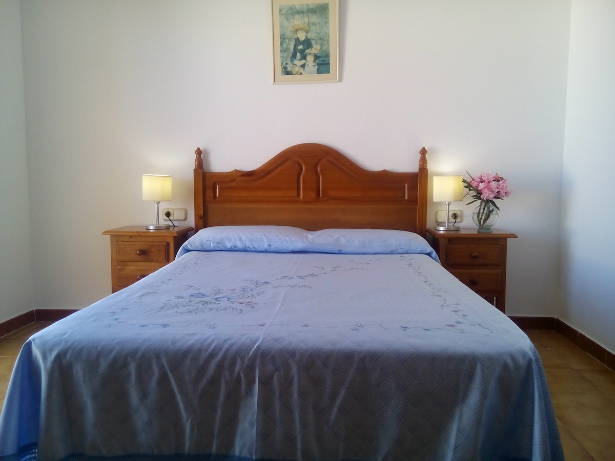 Izba na 2. poschodí s terasou a výhľadom na oceán