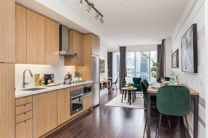 Luxury Condo in downtown CN Tower MTCC TIFF Union gallery image 3