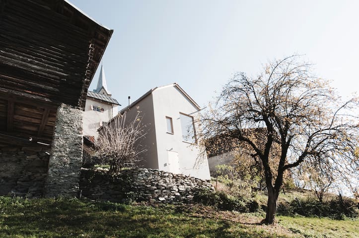 Haus mit Garten/Sitzplatz/atemberaubender Aussicht