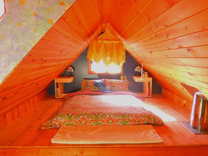 Galiano Island Eagles Nest Retreat Cabin Private Cabins for Rent in Galiano Island, British