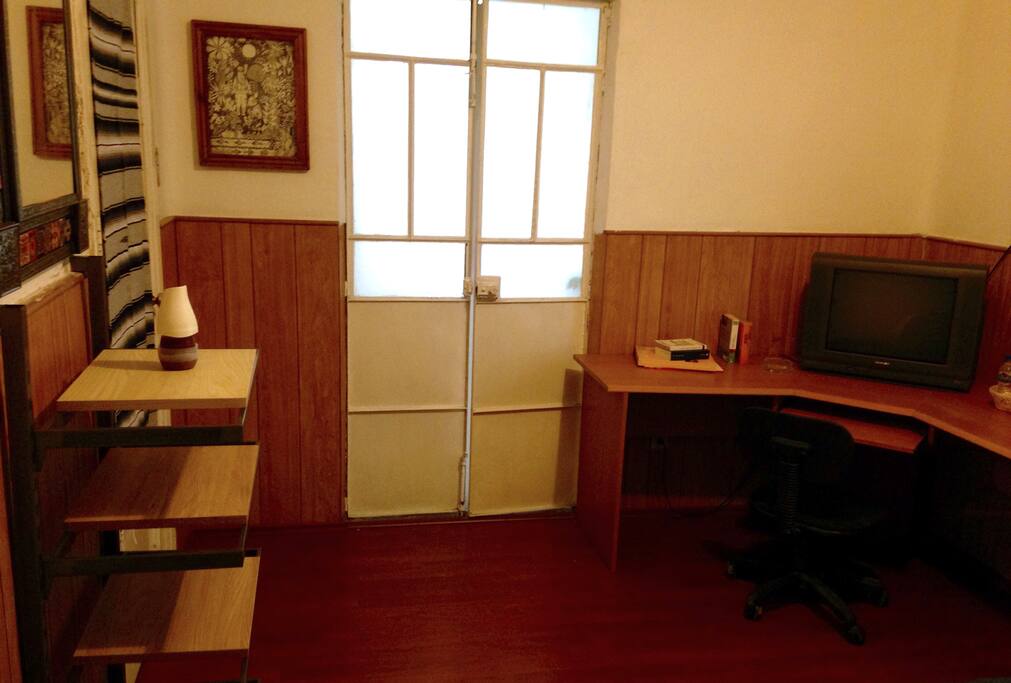Private Entrance/TV