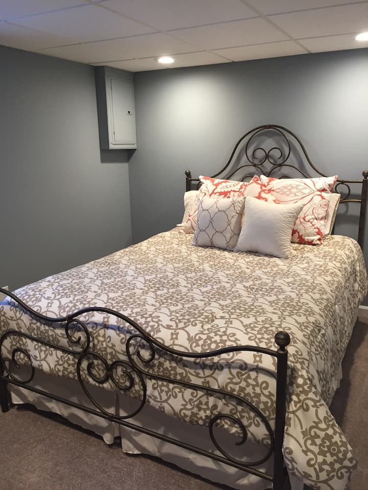 This bedroom has a queen size bed on the walkout basement level.