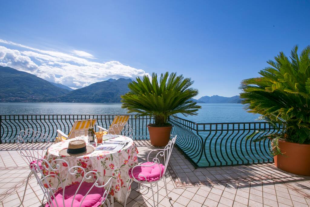 First floor terrace with amazing view of the lake