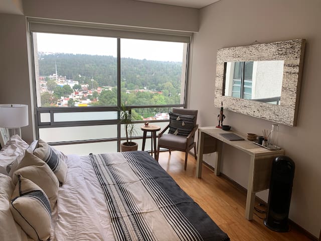 Modern w balcony 2 Bdrms + 1Studio, 3bth, Pool&Gym