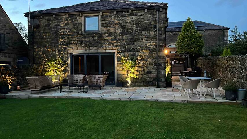 Luxury Barn in Saddleworth – Lake House gallery image 2
