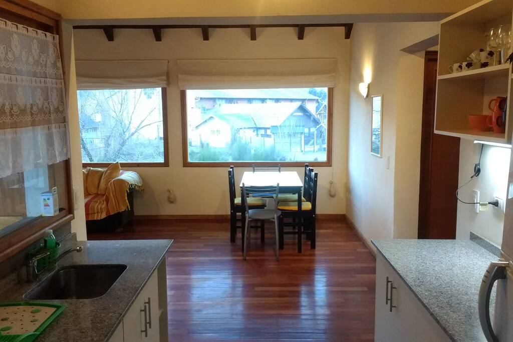 Comedor visto desde la cocina