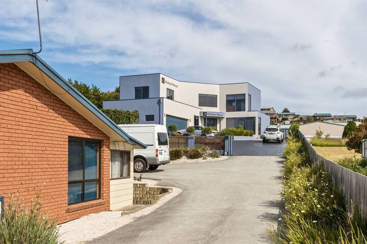 Madsen Retreat Whole First Floor Suite gallery image 3