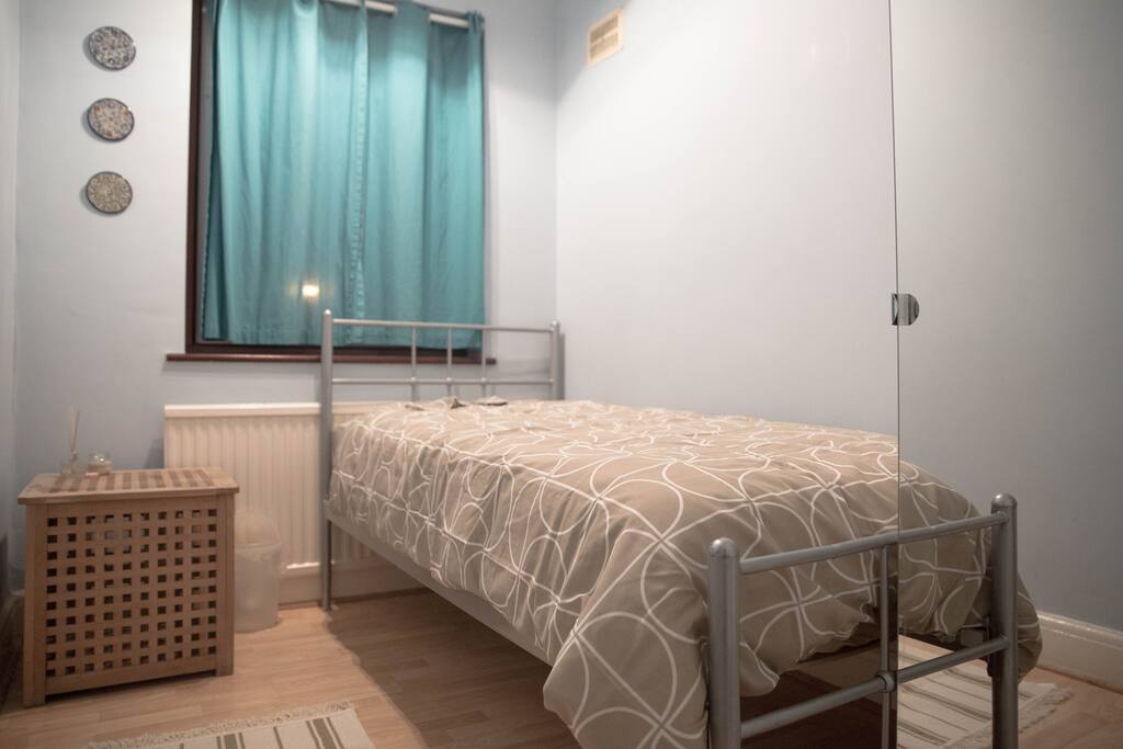 Small single bedroom