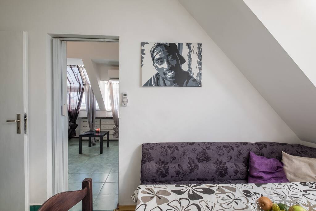 Living room and access to the room