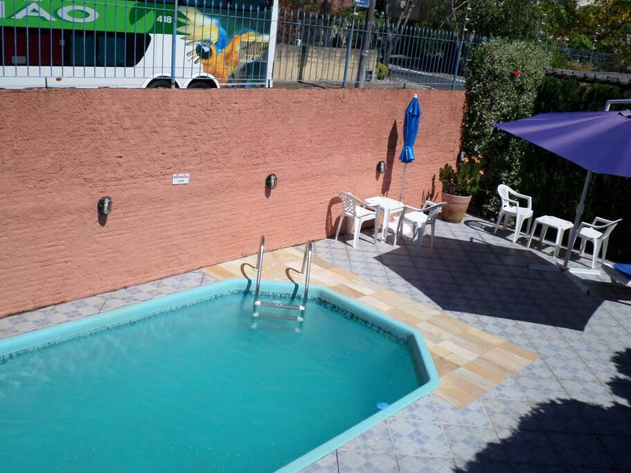 Piscina e solário da Pousada Rainha do Mar