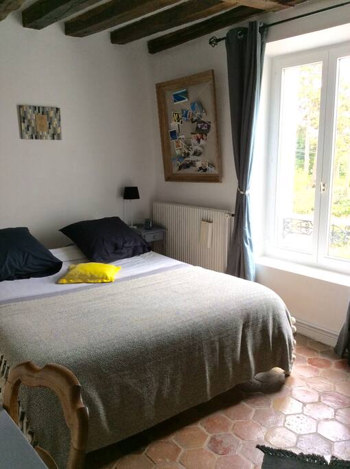 Chambre avec lit queen size