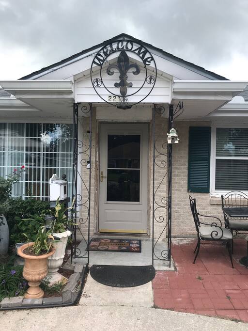 Welcome to 2211 Illinois ave
