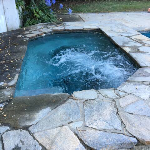 Modern Prime Location Private Pool And Jacuzzi gallery image 5