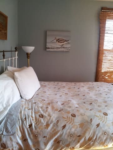 Salty Towers Room 8 Double Bed Shared Bath