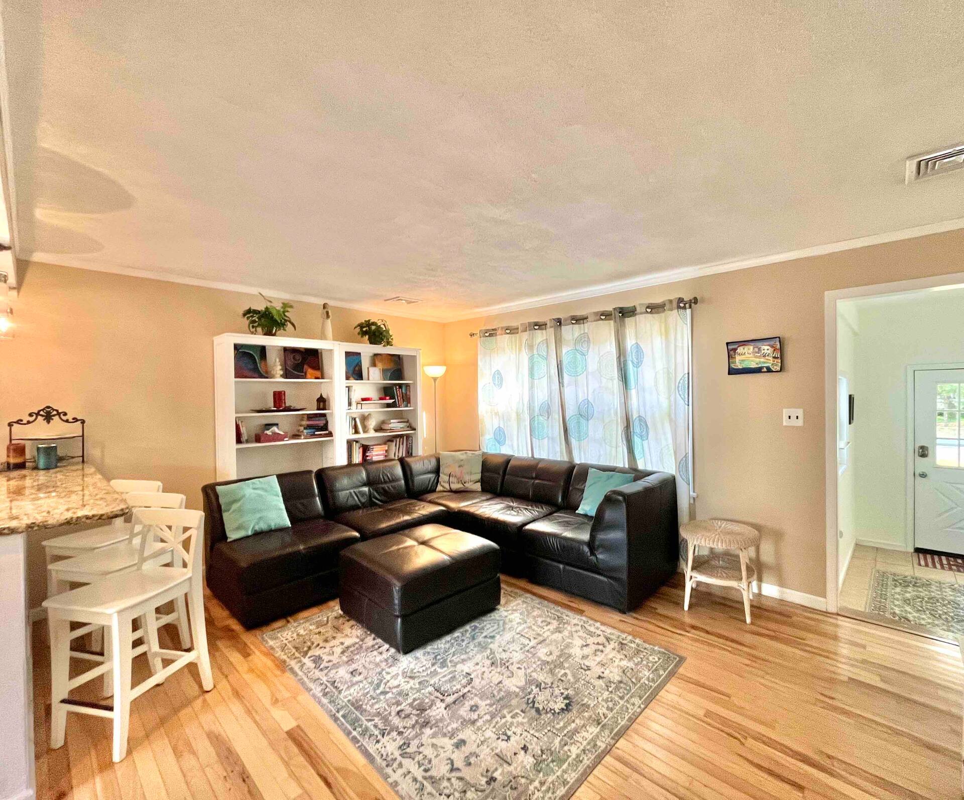 Sea Glass Luxe Cottage — photo 4