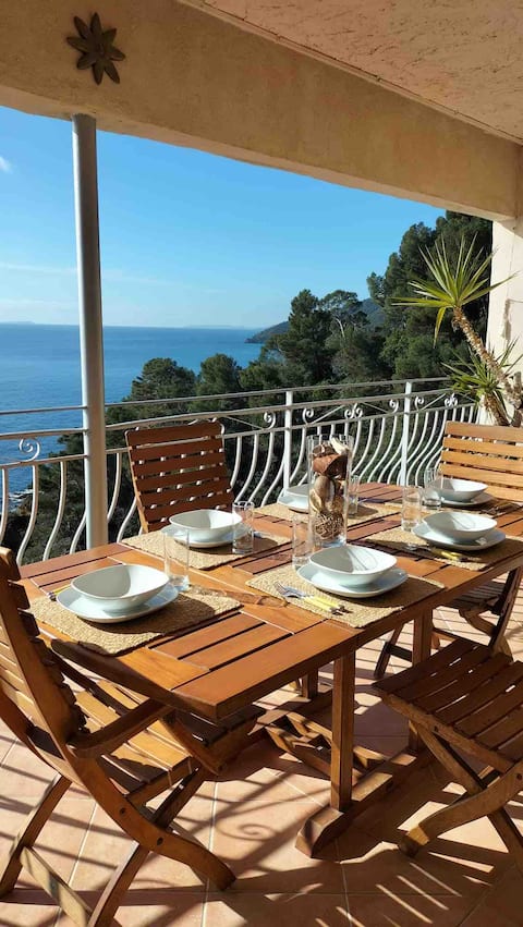 Top Airbnb: Waterfront duplex à Cavalaire Sur Mer