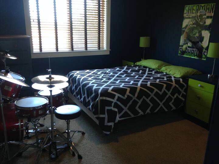 Seahawks bedroom with double bed