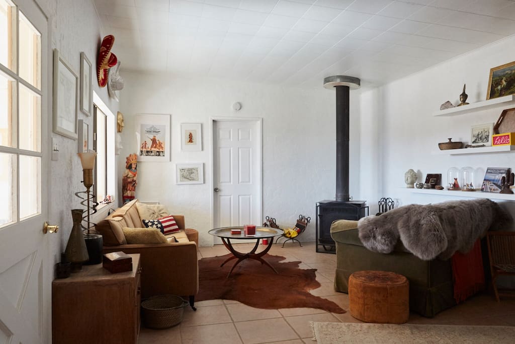 Living room ,whit fire place , only for winter time!