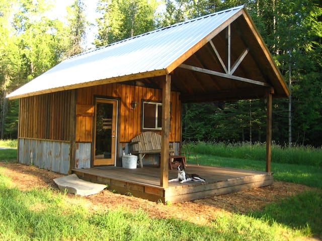Camping cabin in Sandpoint's pastoral Selle Valley