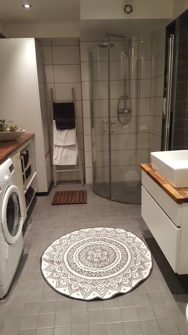 Stora badrummet/ Big bathroom